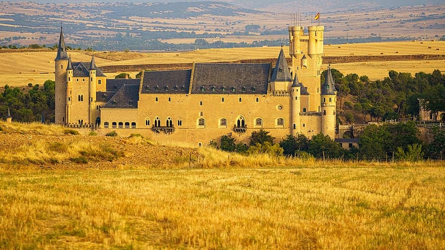 alcazar de segovia, segovia, μεσαιωνικό κάστρο