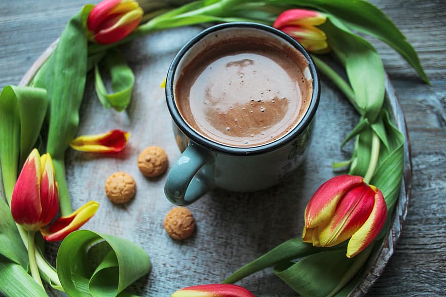 кава, печиво, тюльпани, квіти, сніданок, час пити каву, весна, весняний квітка, планшет, сніданок у ліжко, затишний