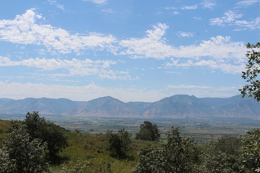 vista desde la montaña, cielo azul, arboles, Valle, norte de Utah
