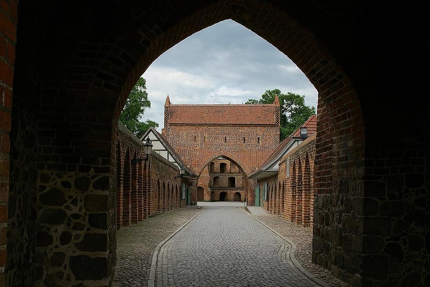 neubrandenburg, Brána Friedlander, Německo, městská brána, pevnost, mecklenburg, západní pomerania, architektura, starý, Dějiny, křesťanství