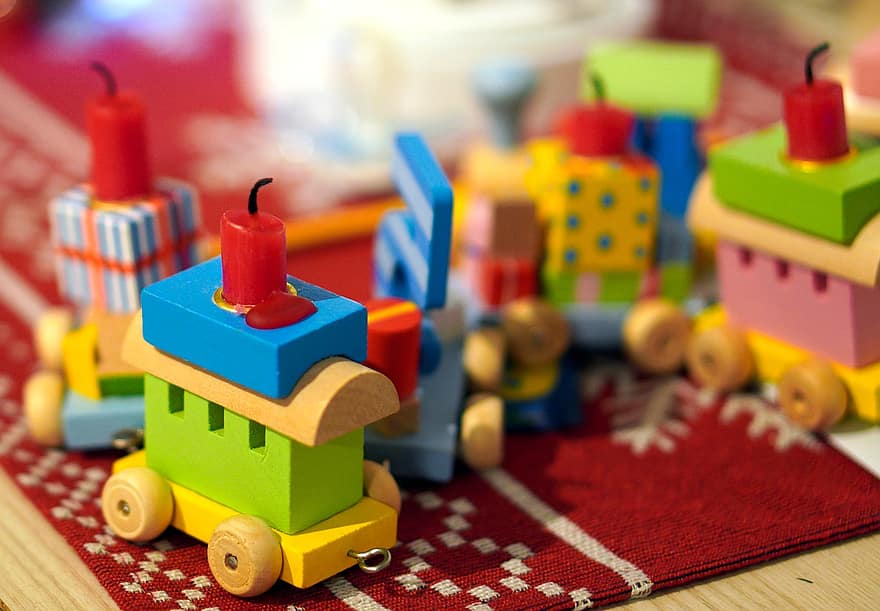 trein, kaars, speelgoed, hout