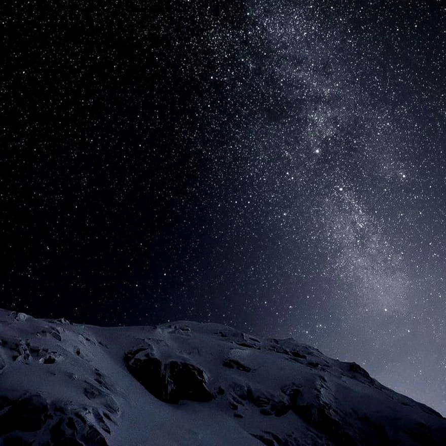 naktinis dangus, žvaigždės, kalnai, paukščių takas, sniegas