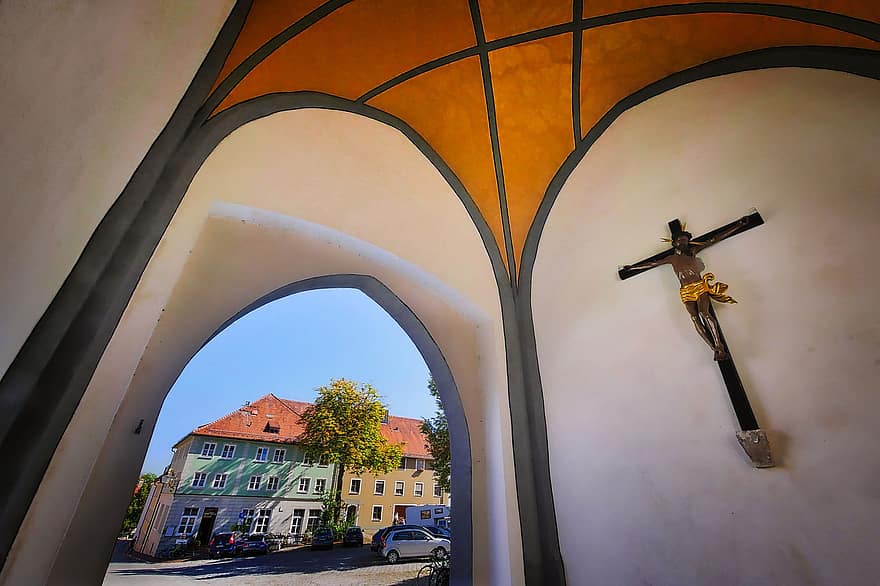 crucifix, Bayertor, point de repère, intérieur, porte de la ville, mur de la ville, architecture, historique, arc rond, vieille ville, centre ville