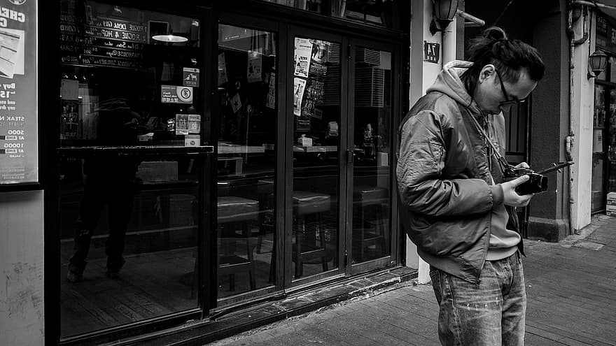 رجل ، مصور فوتوغرافي ، أحادية اللون ، شارع