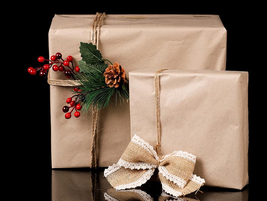 Kerstmis, kerstcadeau's, kerstcadeaus, Milieuvriendelijk inpakpapier, presenteert, geschenken, gift, decoratie, pakket, viering, doos