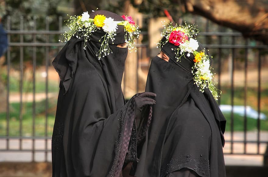 festivaali, kukka seppele, muslimien naiset, Dhaka, Bangladesh, naiset, uskonnollinen mekko, niqabia, perinne, kulttuuri, juhla
