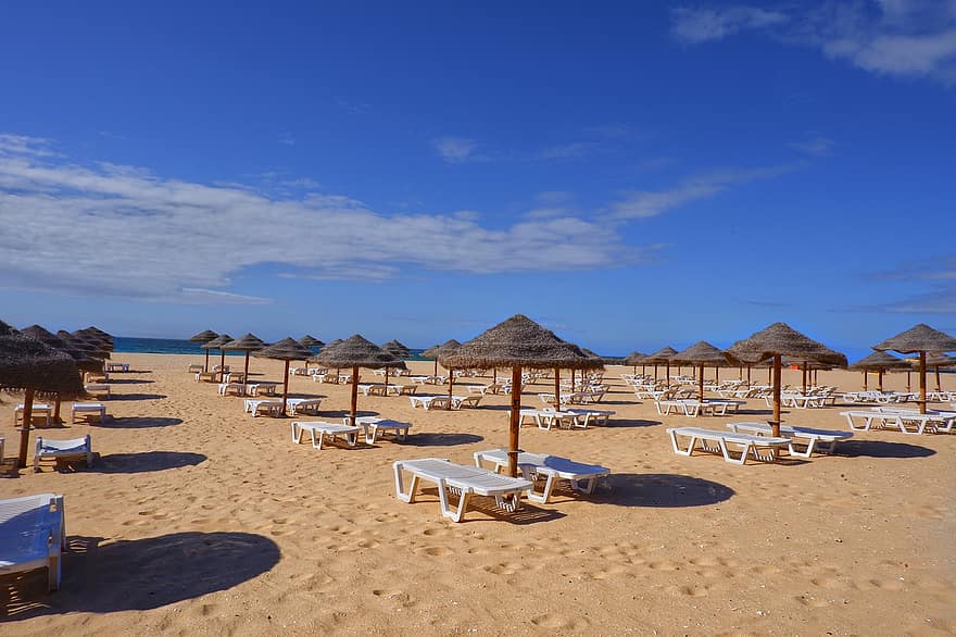 बीच, छाते, समुद्र तट की कुर्सियाँ, रेत, कोस्ट, समुद्र तट, समुद्र का किनारा, सनबाथिंग चेयर, सहारा, छत्र, पर्यटन