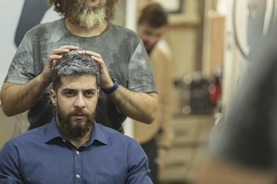 uomo, barbiere, taglio di capelli, stilista, parrucchiere, iraniano, persiano, persone, stile di vita, lavoro, attività commerciale