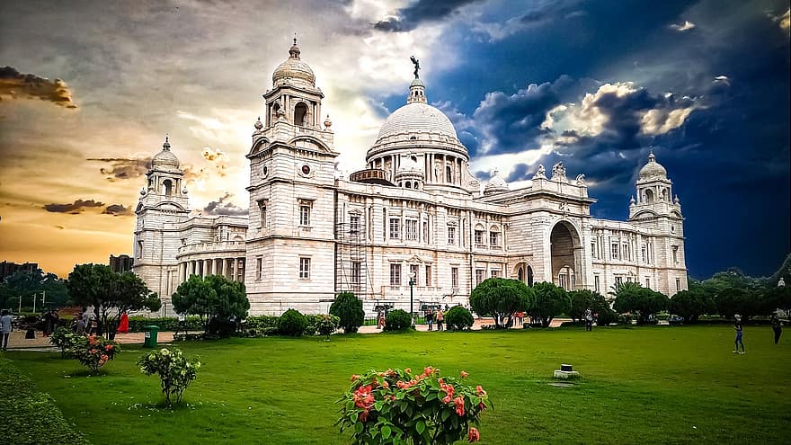 mémorial de victoria, Kolkata, bâtiment, Inde, bâtiment en marbre, salle commémorative victoria, architecture, façade, parc, fleurs, champ