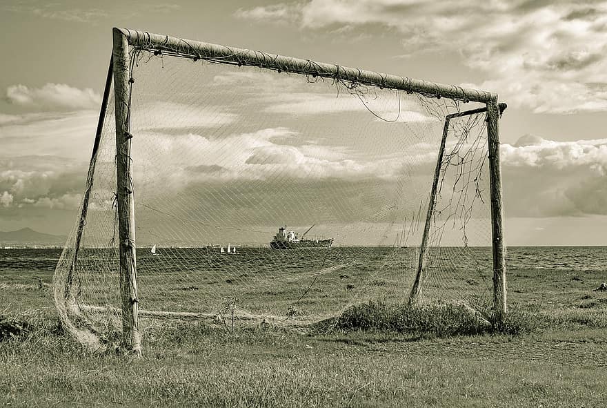 goalpost, futbols, jūra, kuģi, vecs, salauzts, bojāts, jomā, zāli, mākonis, debesis