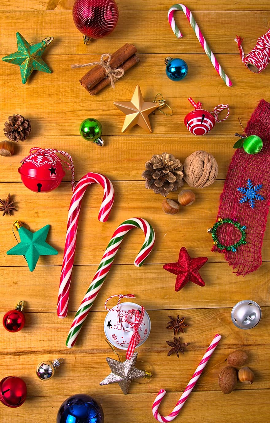 saldainių lazdelės, baubles, žvaigždės, Kalėdų kamuoliukai, Kalėdų žvaigždės, pušies kankorėžiai, dekoracijos, Kalėdų papuošalai, papuošalai, Kalėdiniai papuošalai, Kalėdų fonas