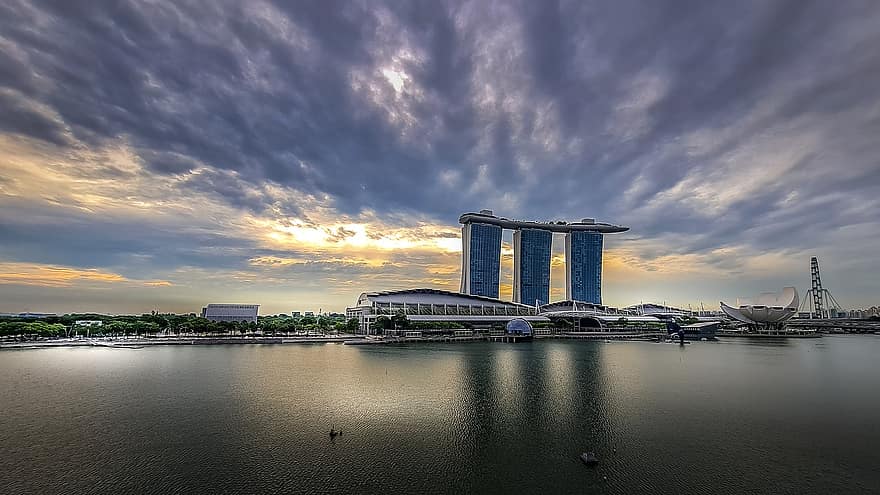 マリーナベイ、ウォーターフロント、シンガポール、建物、建築、シティ、都市、有名な場所、夕暮れ、街並み、夜
