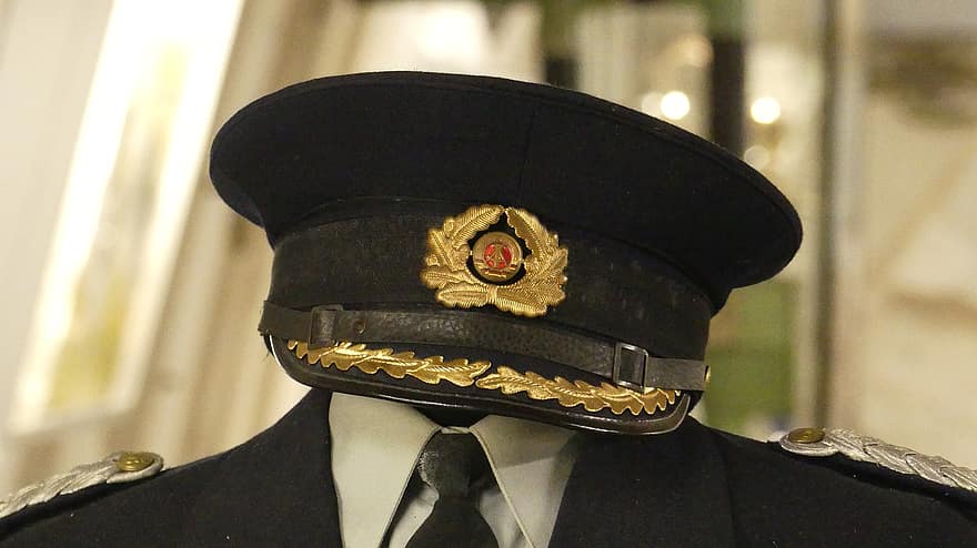 toppet cap, uniform
