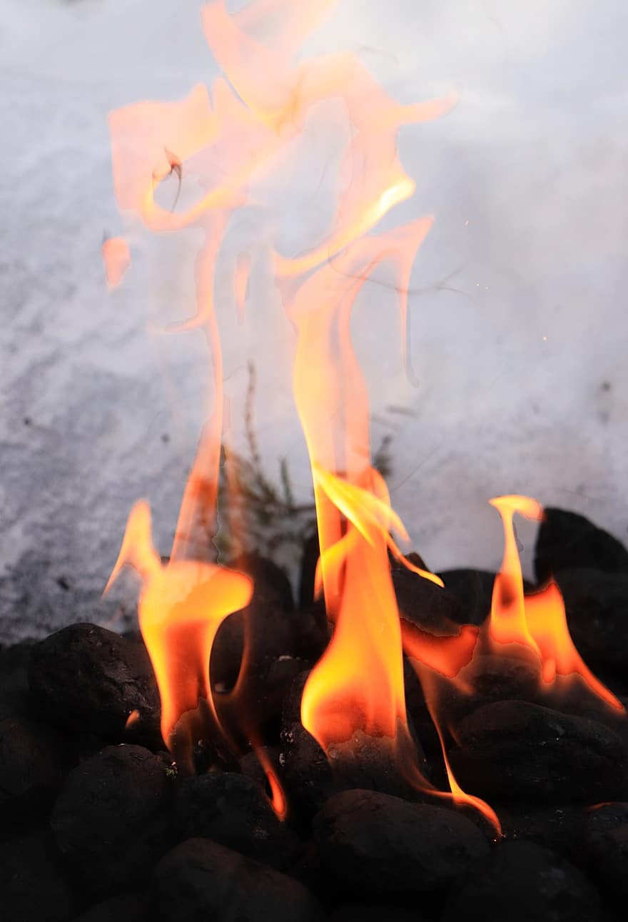 brand, steenkool, houtskool, haard, kampvuur, vlammen, warmte, heet, brandwond, brandend, sintels
