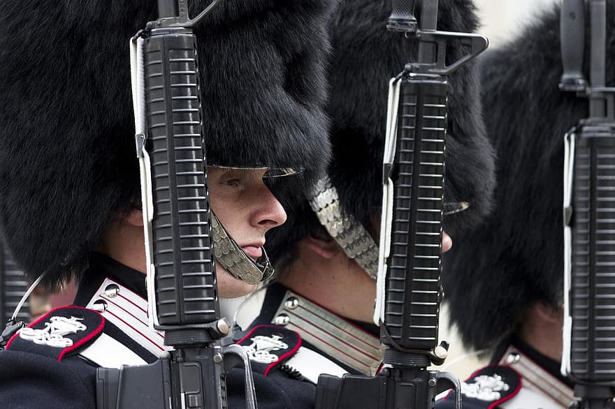 soldat, hær, uniform, riffel, royal guard, bjørneskind hat, marcherende, turisme, garder