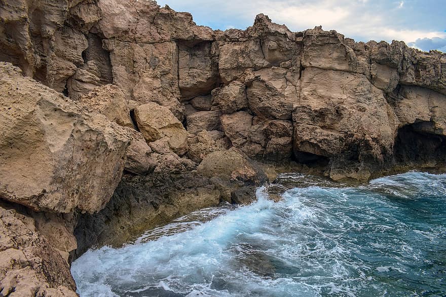 rotsachtige kust, zee, Kaap Greco, natuur, landschap, kustlijn, steenformaties, Cyprus, rots, klif, water