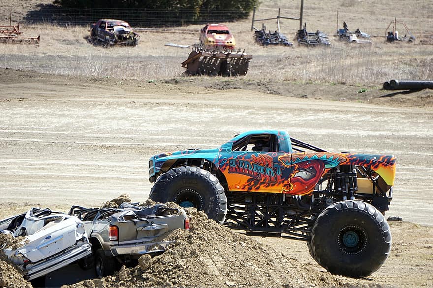Monster Truck, gara, acrobazia, auto, motorsport, concorrenza, velocità, gara sportiva, fuoristrada, sport estremi, sport