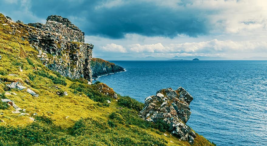 Skotland, Skye, kyst, klipper, natur, landskab, hav, skyer, klint, kystlinje, sommer