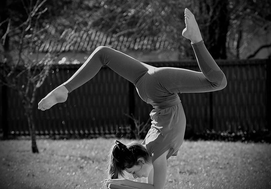 gimnastyczny, gimnastyk, sport, czarny i biały, na zewnątrz, ruch, ćwiczenia, jedna osoba, joga, kobiety, styl życia