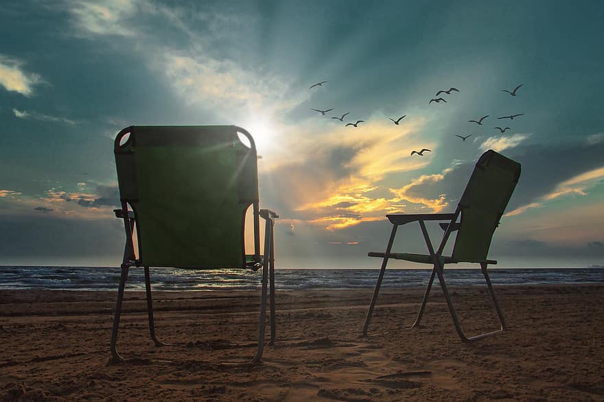 ชายหาด, เก้าอี้ที่ดาดฟ้า, การท่องเที่ยว, พระอาทิตย์ตกดิน, ดวงอาทิตย์, ทะเล, กลางแจ้ง, วันหยุด, ฤดูร้อน, มหาสมุทร, พลบค่ำ