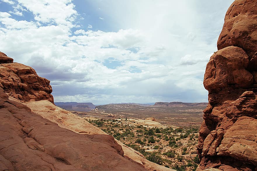 砂漠、アーチーズ国立公園、砂岩、ユタ、パーク、岩、岩石層、地質形成、風景、アメリカ、曇り空