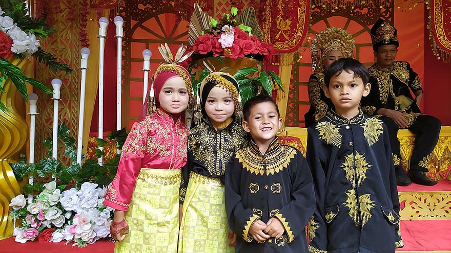 Lasten, perinteiset vaatteet, indonesialainen, Acehin, lapset, nuori, pojat, tytöt, ystävät, sisarukset, lapsuus