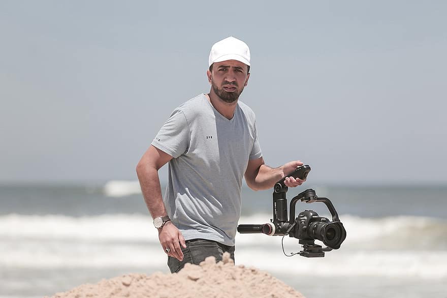 شاطئ بحر ، رجل ، صناعة الأفلام ، التقاط الصور ، فلسطين