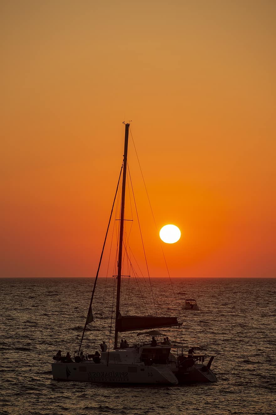 日没、エーゲ海、サントリーニ、海、トワイライト、ボート、夕暮れ、航海船、ヨット、夏、セーリング