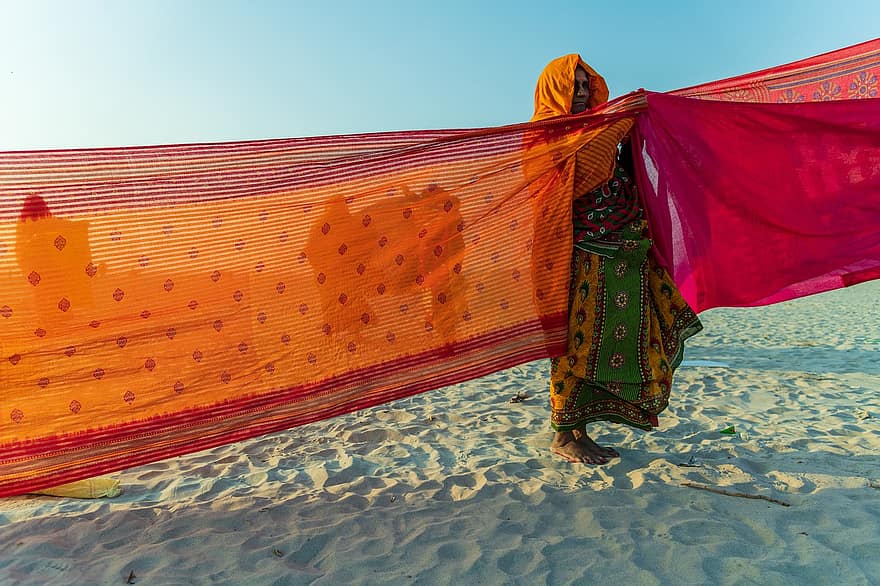 nainen, intialainen nainen, saree, Intialainen muoti, hiekka, aavikko, intialaiset vaatteet, Varanasi, Intia, perinteinen, värikäs