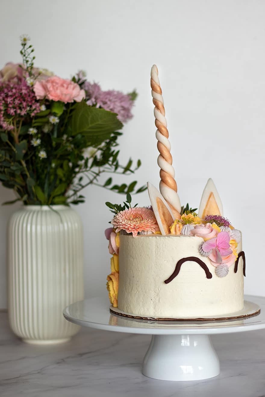 yksisarvinen kakku, kerros kakku, syntymäpäiväkakku, yksisarvinen, leivonnainen, kakku, jälkiruoka, ruoka, syntymäpäivä, juhla, herkullinen
