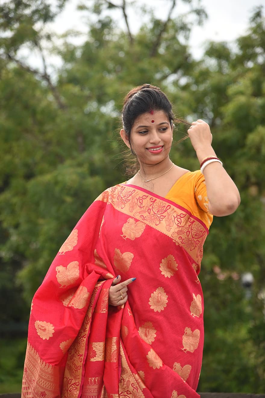 Femme bengali, vêtements traditionnels, femme indienne