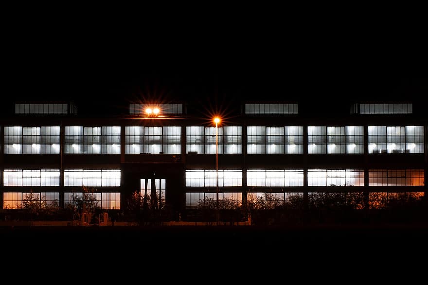Gebäude, Nacht-, Beleuchtung, Fabrik, Halle, die Architektur, dunkel, Dämmerung, gebaute Struktur, beleuchtet, Fenster