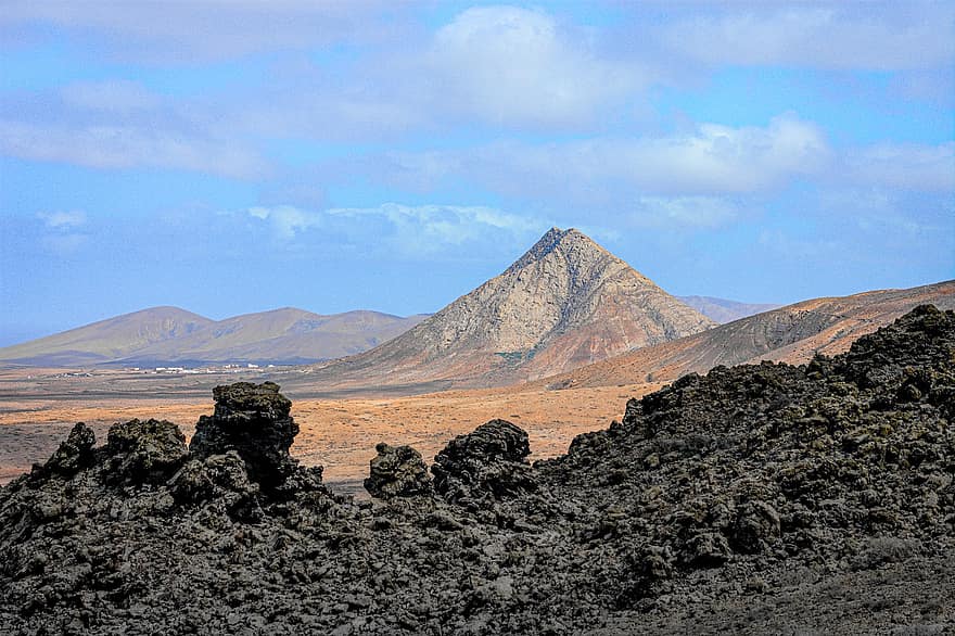hegy, vulkán, láva, torkos kőzet, Fuerteventura, tájkép