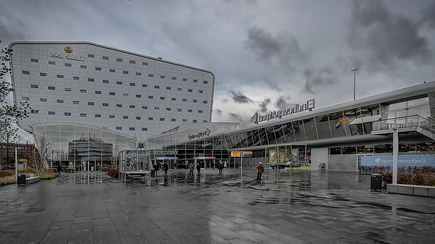 eindhoven, gOP, Son En Breugel, Vliegtuigen, bewölkt, Ryanair, transavia, Eindhoven Havaalanı, yağışlı