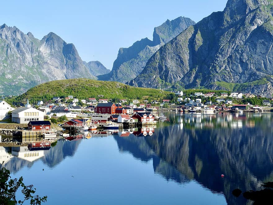 lofoti, ciemats, ostā, Norvēģija, rorbu, skandināvijā, reine, zvejnieku mājas, zvejnieku ciemats, pārdomas, ūdens