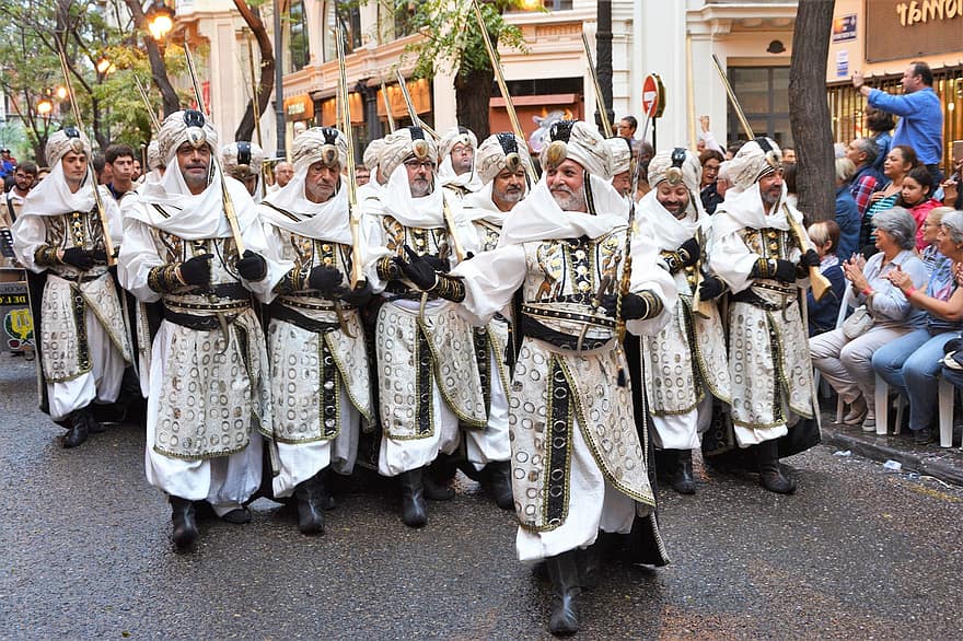parade, festival, valencia, Spanje, Moros Y Cristianos-festival, krijgers, geweren, Islamitisch, kostuum, mensen, straat