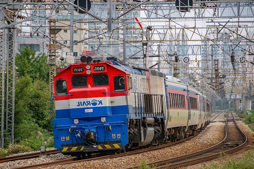 Zug, Eisenbahn, Transport, Schiene, Bahngleis, Bahnstrecke, Schienenverkehr, Lokomotive, Diesellokomotive, mugunghwa-ho, Gyeongbu-Linie