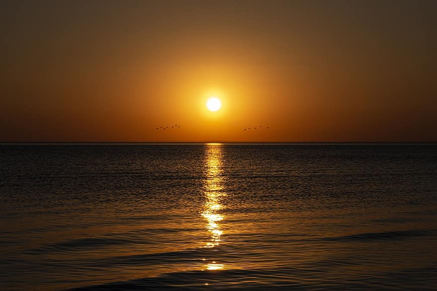 matahari terbenam, laut, horison, sinar matahari, senja, matahari, refleksi, air, ombak, samudra, pemandangan laut