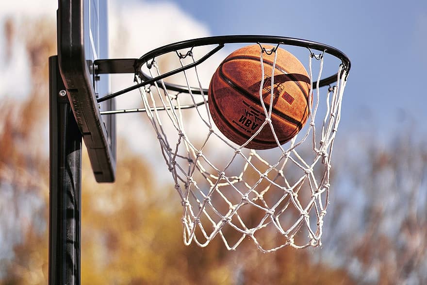 baloncesto, cesta, bola, golpes, deporte, aro de baloncesto, jugando, competencia, de cerca, deporte competitivo, éxito