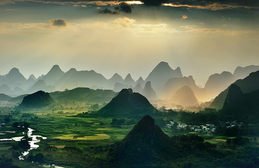 hegyek, napnyugta, mezők, Guilin, yangshuo, Napsugár, vidéki táj, felhők, hegy, tájkép, hegycsúcs
