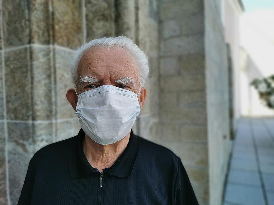 homem, coronavírus, máscara falsa, Senior, idosos, velho, máscara protetora, protecção, segurança, covid-19, pandemia