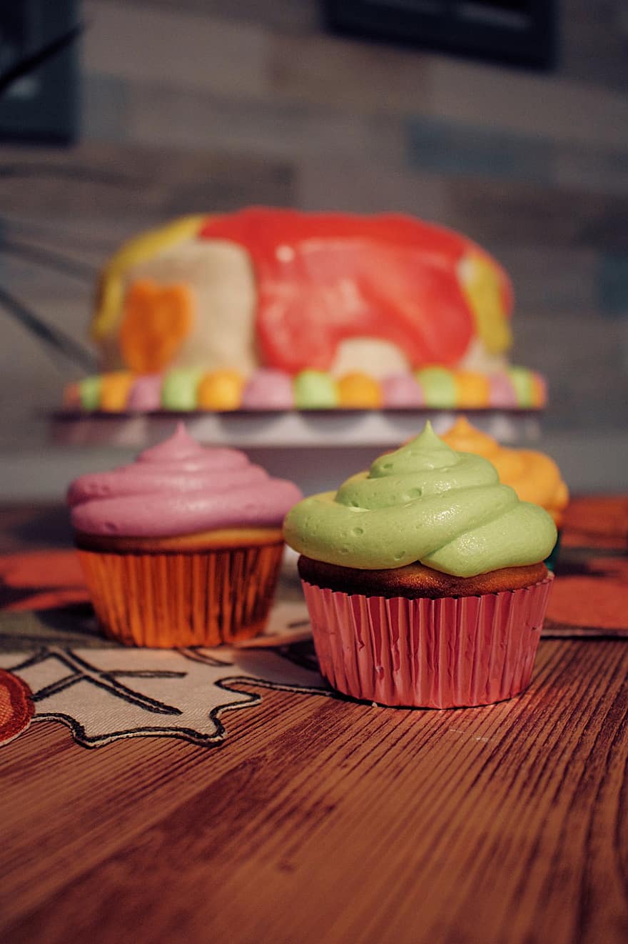 cupcakes, cake, verjaardag, verjaardagstaart, viering, glazuur, verjaardagsfeest, desserts, snoepgoed, gebakken goederen, voedsel