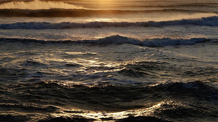 พระอาทิตย์ตกดิน, คลื่น, ทะเล, มหาสมุทร, น้ำ, แสงแดด, พระอาทิตย์ขึ้น, พลบค่ำ, รุ่งอรุณ, ภาพทะเล, ผ่อนคลาย