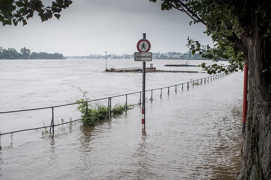 Flut, Überschwemmung, Deutschland, Wasser, Naturkatastrophe, Fluss, Steigender Wasserstand, Klimawandel, Katastrophe