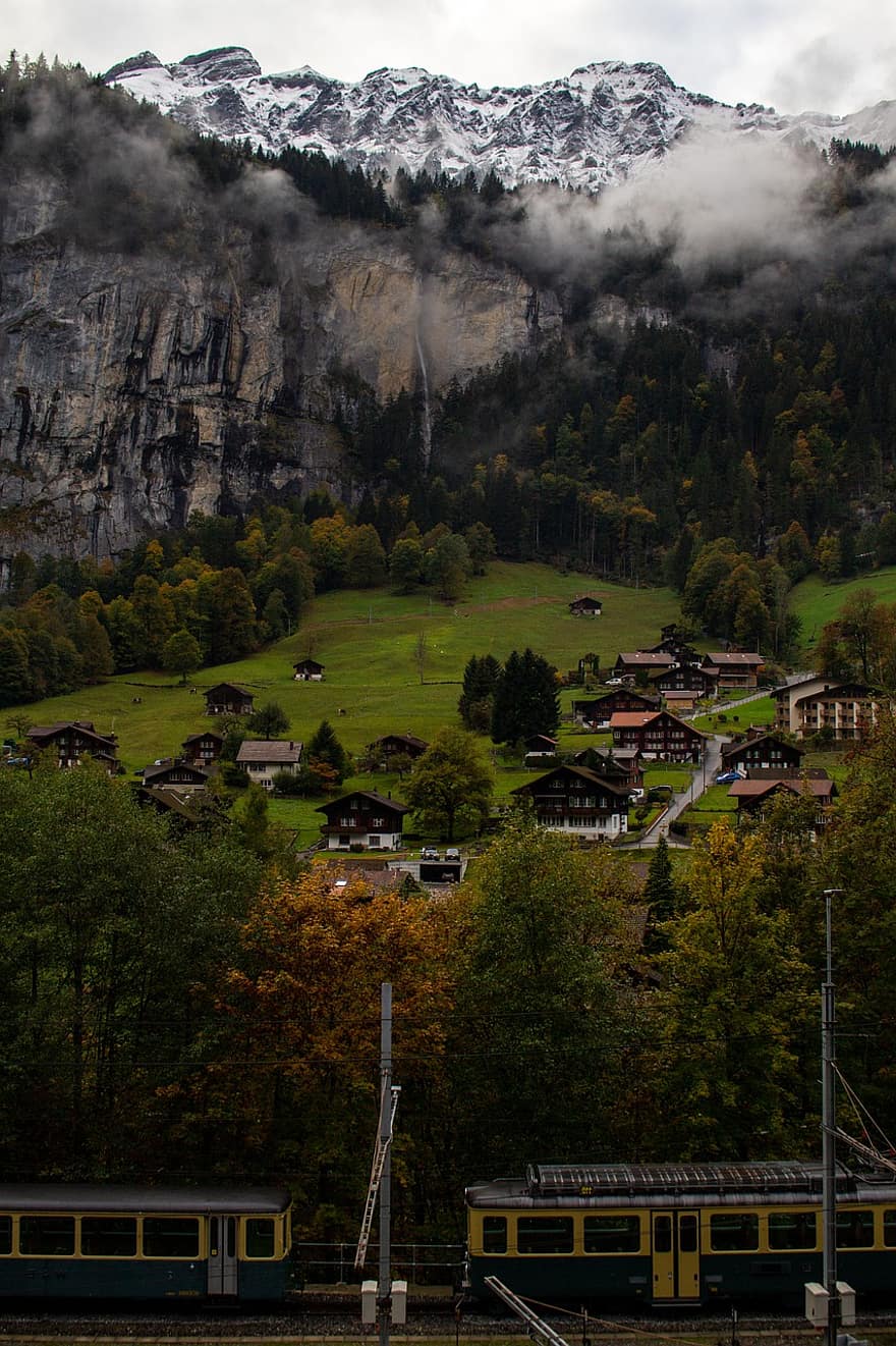 รถไฟ, หมู่บ้าน, ภูเขา, หุบเขา, น้ำตก, ทุ่งหญ้า, หมอก, ฤดูใบไม้ร่วง, Lauterbrunnen