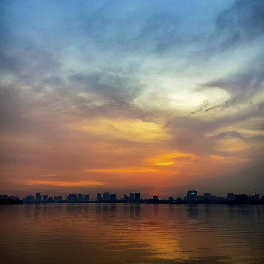 Ханой, езеро, залез, Виетнам, град, силует, сгради, вода, размисъл, небе, облаци