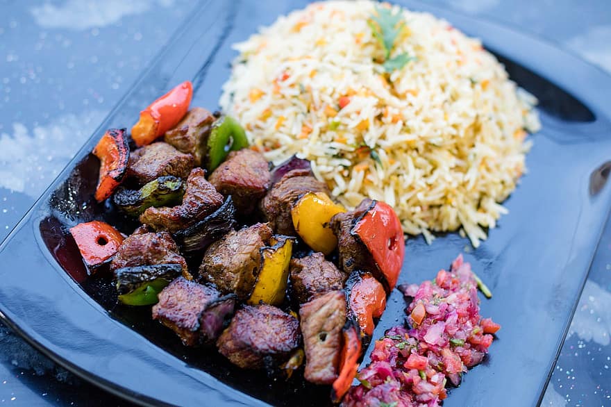 Reis, Schaschlik, afrikanisches Essen, Mahlzeit, Gericht, Shish-Kabob, Gemüse, Suya, Westafrikanisches Rindfleisch Kabob, Rindfleisch, Fleisch