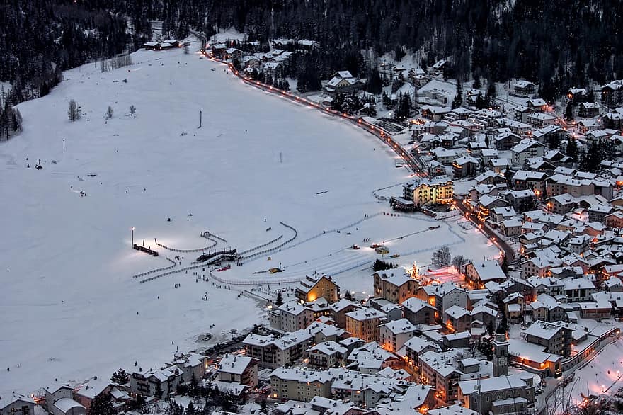Bergstadt, Alpen, Italien, Aostatal, Cogne, Winter, Abend, Häuser, Beleuchtung, Schnee, Tourismus