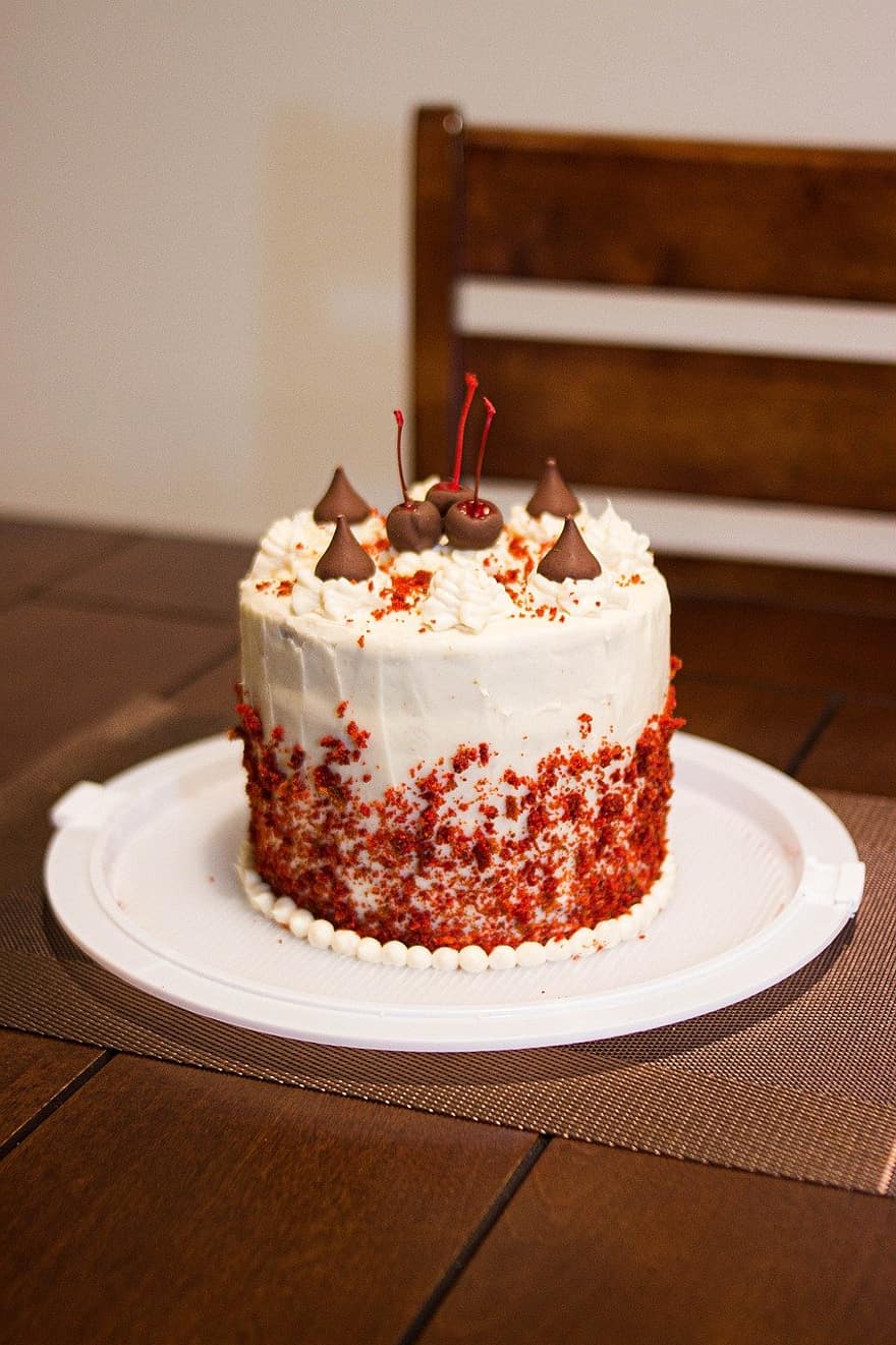 tortas, šokoladas, kepykla, saldus, raudonas aksomas, gimtadienis, skanus, kepti