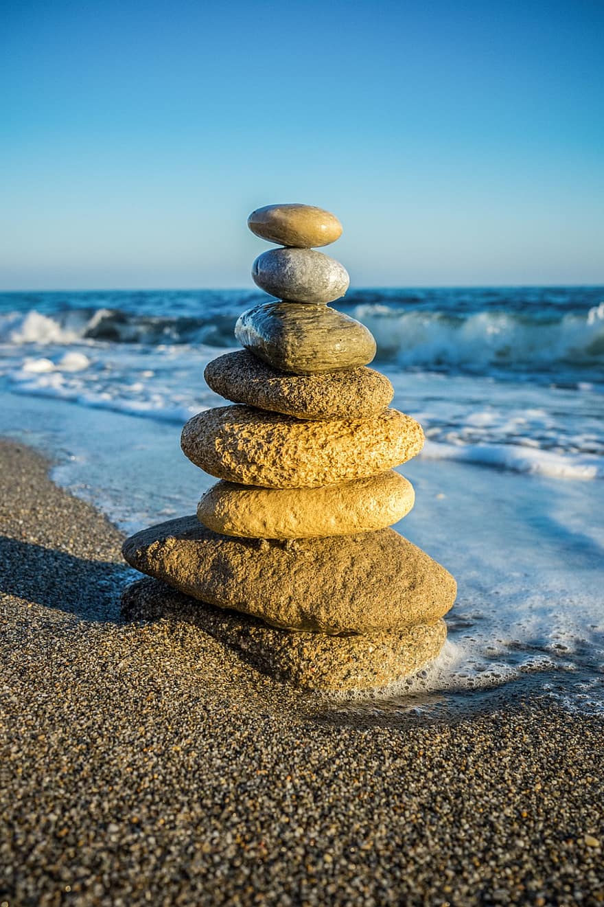 kamienie, skała, saldo, zbalansowane skały, zrównoważone kamienie, Brzeg rzeki, plaża, medytacja, zen, uważność, duchowość